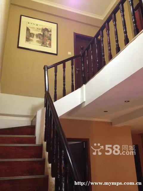 Newlywed home for rent - subway entrance Newlywed home for rent - subway entrance